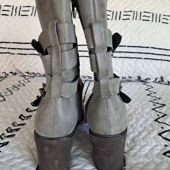 Rocket Dog gray Boots - Picture 4 of 6